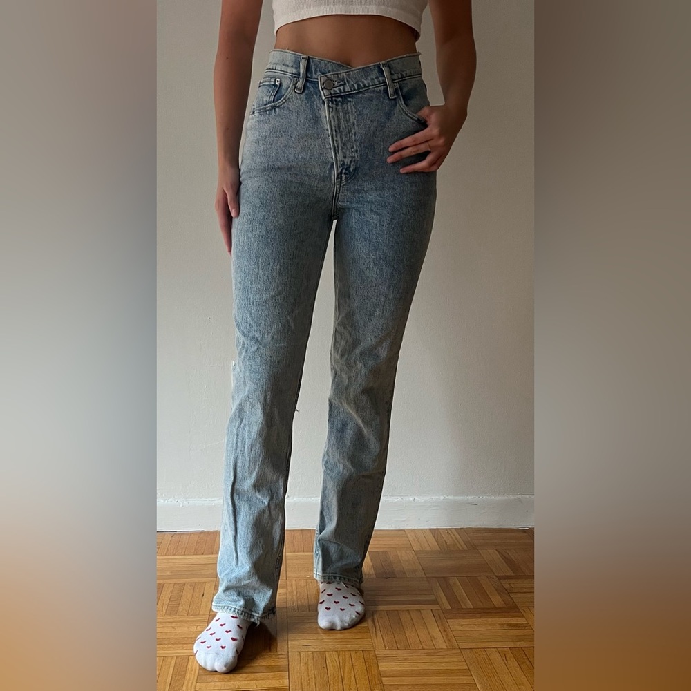 Abercrombie & Fitch. The 90’s Straight Ultra High Rise Jean.